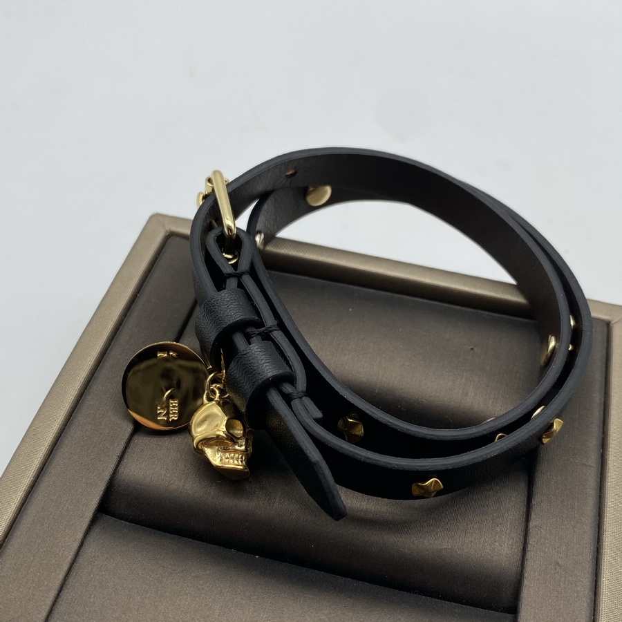 New designed pendants Skull rivet Leather chain women necklace hip-hop ladies choker Necklace Punk style Couple Bracelet 010
New designed pendants Skull rivet Leather chain women necklace hip-hop ladies choker Necklace Punk style Couple Bracelet 010