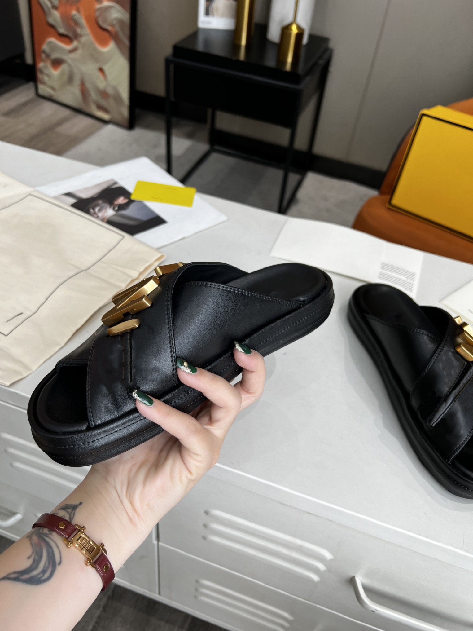 Designer Rubber slippers Slides Sandals Blooms brown black White Web Fashion Mens Slippers Womens Shoes Beach Flip Flops with Flower, Pink
Designer Rubber slippers Slides Sandals Blooms brown black White Web Fashion Mens Slippers Womens Shoes Beach Flip Flops with Flower, Pink