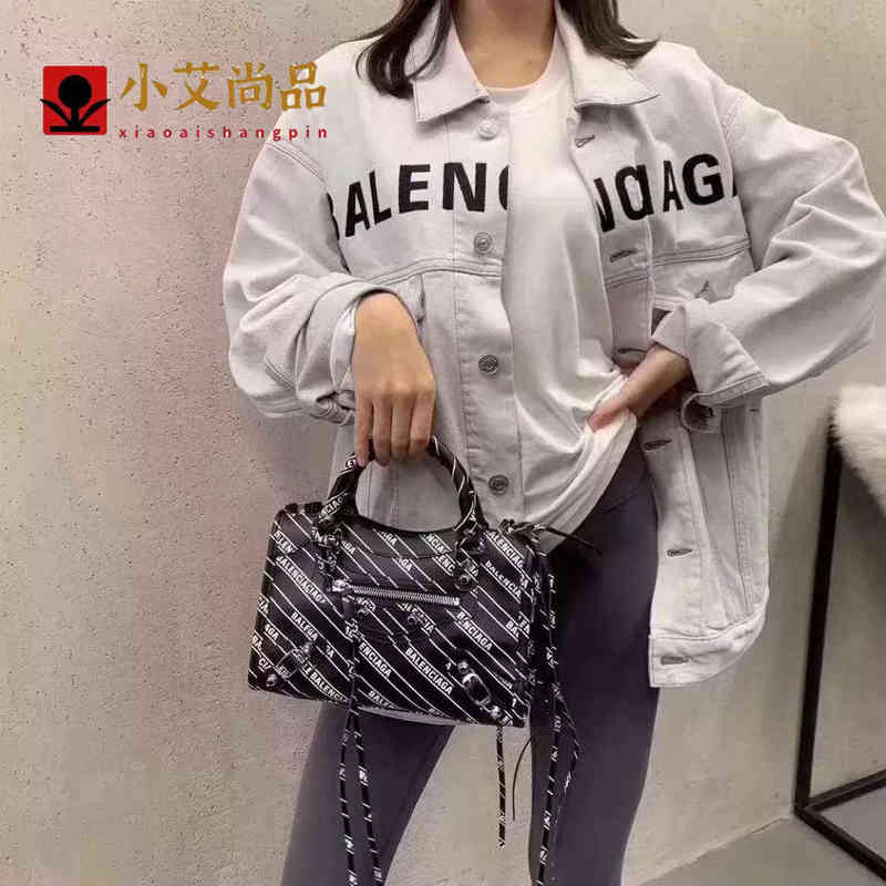 Paris balencigas denim jackets 22 New Denim Jacket with Embroidered on the Chest for Men and Women, White
Paris balencigas denim jackets 22 New Denim Jacket with Embroidered on the Chest for Men and Women, White