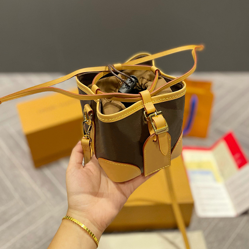 Luxury Mini Bucket Bag Women Drawstring Handbag Shoulder Bags Purse Canvas Leather Pouch Classic Lettered Floras Hardware Crossbody HandBags Removable with box, Customize
Luxury Mini Bucket Bag Women Drawstring Handbag Shoulder Bags Purse Canvas Leather Pouch Classic Lettered Floras Hardware Crossbody HandBags Removable with box, Customize