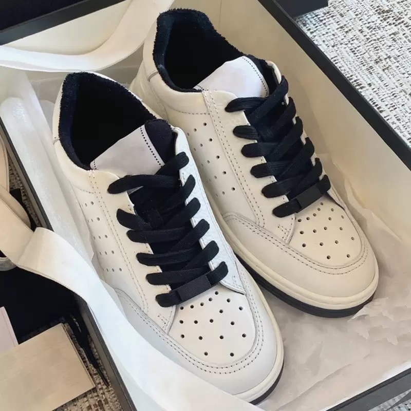 Top designer sneaker for women casual shoes lace up skate junior sports shoe white pink genuine leathers with box 35-40
Top designer sneaker for women casual shoes lace up skate junior sports shoe white pink genuine leathers with box 35-40