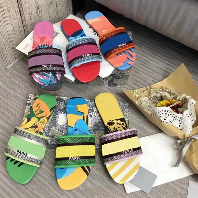2022 Paris designer sandals Slides Women Slippers Embroidery Sandal Floral Brocade fashion womens Flip Flops Beach Leather Dazzle Flowers lettered Slipper
2022 Paris designer sandals Slides Women Slippers Embroidery Sandal Floral Brocade fashion womens Flip Flops Beach Leather Dazzle Flowers lettered Slipper