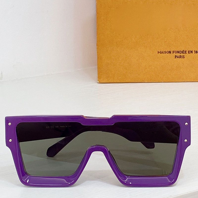 Purple Cyclone Sunglasses Z1547 Mens Womens Spring Summer Catwalk Fashion Trend Square Frame Lenses Crystal Flower Holiday Vacation UV40 With Box
Purple Cyclone Sunglasses Z1547 Mens Womens Spring Summer Catwalk Fashion Trend Square Frame Lenses Crystal Flower Holiday Vacation UV40 With Box