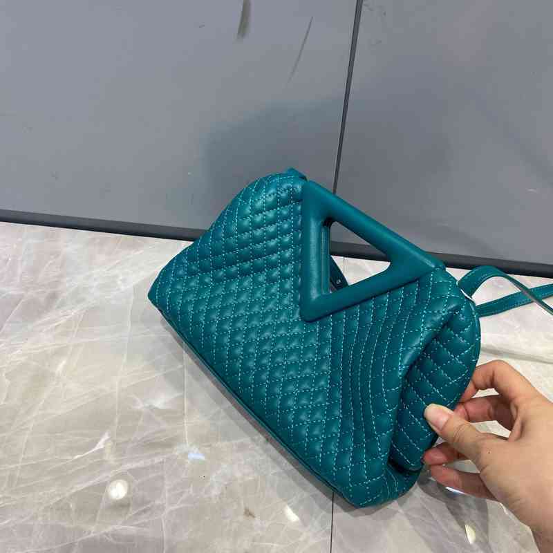 Bottegas 2022 Venetas Embroidered Lattice Embossed Inverted Triangle Bag Cloud Candy Color Dumpling Fashion Sh 7P5D JVH2, Seaweed green
Bottegas 2022 Venetas Embroidered Lattice Embossed Inverted Triangle Bag Cloud Candy Color Dumpling Fashion Sh 7P5D JVH2, Seaweed green