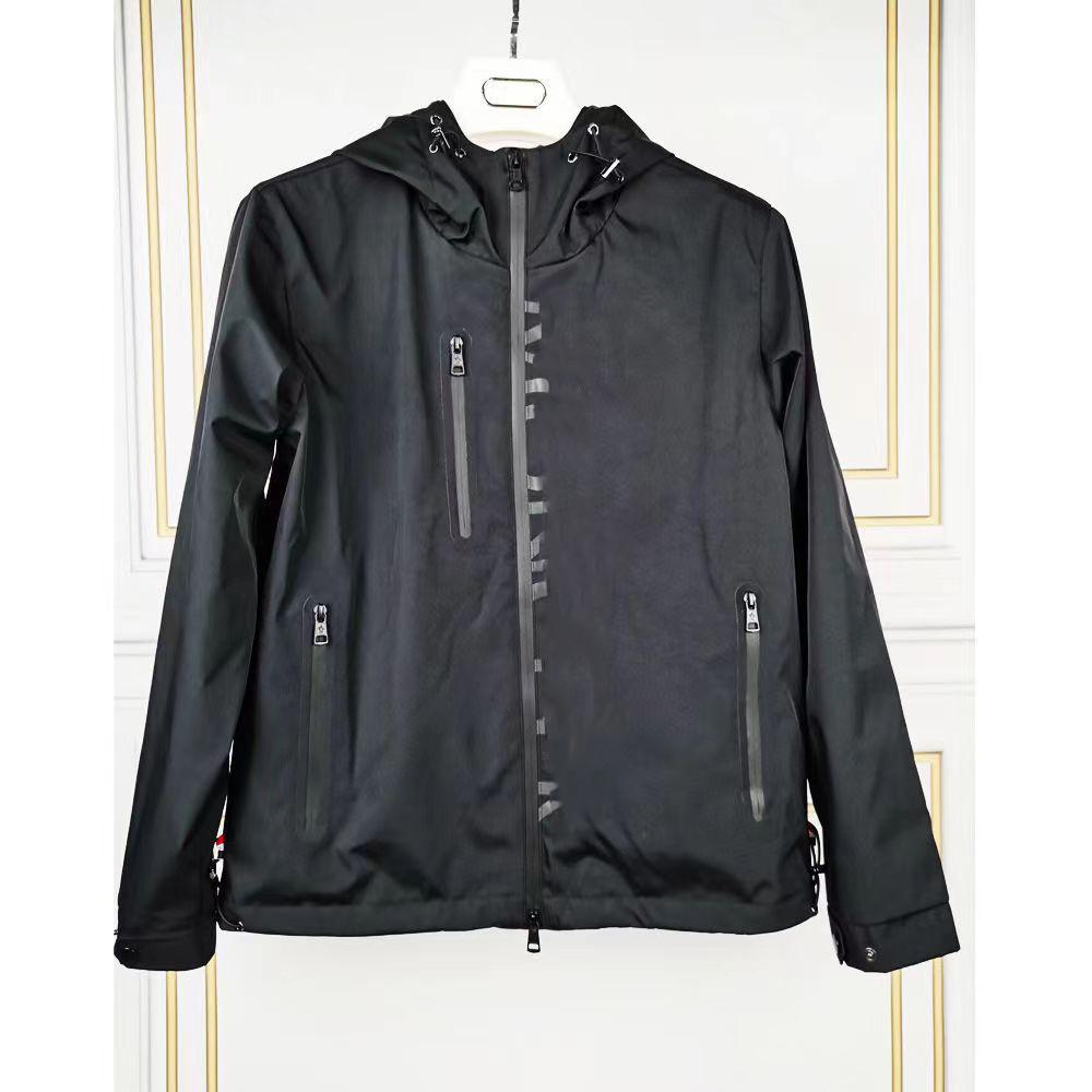 Designer MAYA Mens Down Jacket TopMonclaires Embroiled Letter Badge Womens Downs Windbreaker 4color, Supplement (not shipped separately)
Designer MAYA Mens Down Jacket TopMonclaires Embroiled Letter Badge Womens Downs Windbreaker 4color, Supplement (not shipped separately)