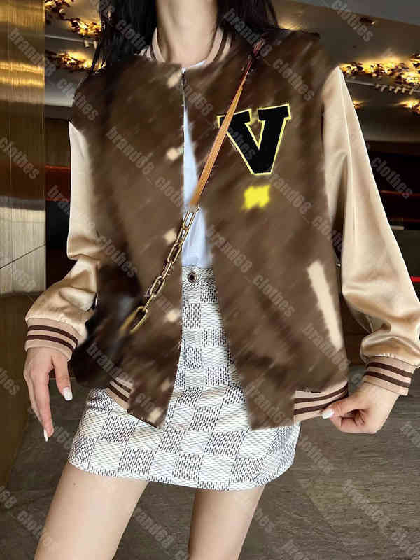 Brand women baseball jacket shirt mens stitching fashion long sleeve coat louisclothes logo print zipper tops shirts spring and summer designer womens clothing
Brand women baseball jacket shirt mens stitching fashion long sleeve coat louisclothes logo print zipper tops shirts spring and summer designer womens clothing