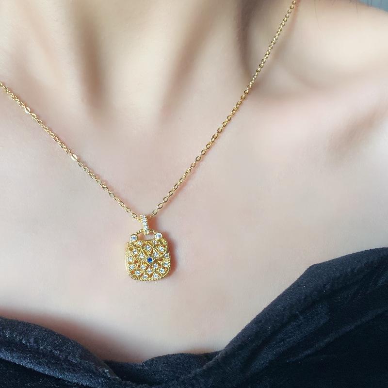 Chains Fashion Luxurious Cubic Zircon Luggage Pendant Necklace Geometric 3 Color Chain Choker For Women Hip Hop Jewelry GiftChains
Chains Fashion Luxurious Cubic Zircon Luggage Pendant Necklace Geometric 3 Color Chain Choker For Women Hip Hop Jewelry GiftChains