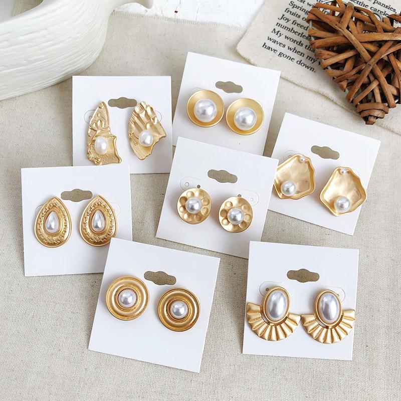 Clip-on & Screw Back Design Elegant Matte Gold Pearl Clip On Earrings Round Irregular Ear Clips Without Piercing For Women Girl Jewelry Gift
Clip-on & Screw Back Design Elegant Matte Gold Pearl Clip On Earrings Round Irregular Ear Clips Without Piercing For Women Girl Jewelry Gift