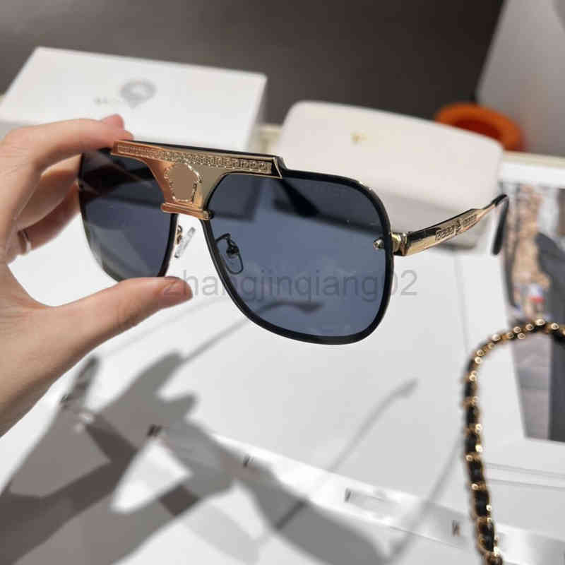 Designer Versage Sunglasses Cycle Luxurious Fashion Woman Mens Sunglasses Female Anti UV Face Fashionable New Vintage Glasses Send To Special Counter Box
Designer Versage Sunglasses Cycle Luxurious Fashion Woman Mens Sunglasses Female Anti UV Face Fashionable New Vintage Glasses Send To Special Counter Box