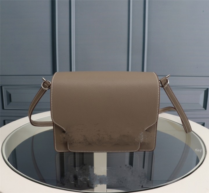 Plain Cross Body Roulis Cowhide Luxury Designers Bags Classic Fashion Shoulder Bags Womens, Customize
Plain Cross Body Roulis Cowhide Luxury Designers Bags Classic Fashion Shoulder Bags Womens, Customize