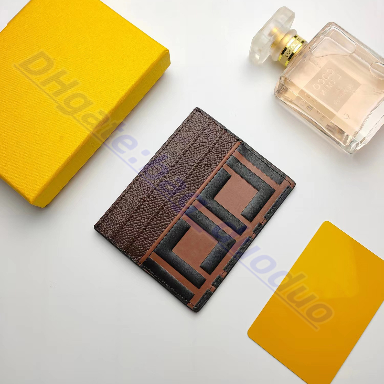 Top quality card holder purse Holders Wallets fashion Luxurys Designers Key cards Genuine Leather slots hangbag coins men Wallet gift coin new style purse women, Carton
Top quality card holder purse Holders Wallets fashion Luxurys Designers Key cards Genuine Leather slots hangbag coins men Wallet gift coin new style purse women, Carton