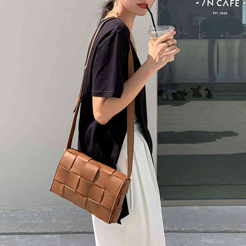 Original Edition Same Handbags Bottegass's Venetas's Designer Etas Women's Fashion Woven Lattice Small Square Soft Leather Diagonal Single Shoulder Pillow Bag
Original Edition Same Handbags Bottegass's Venetas's Designer Etas Women's Fashion Woven Lattice Small Square Soft Leather Diagonal Single Shoulder Pillow Bag
