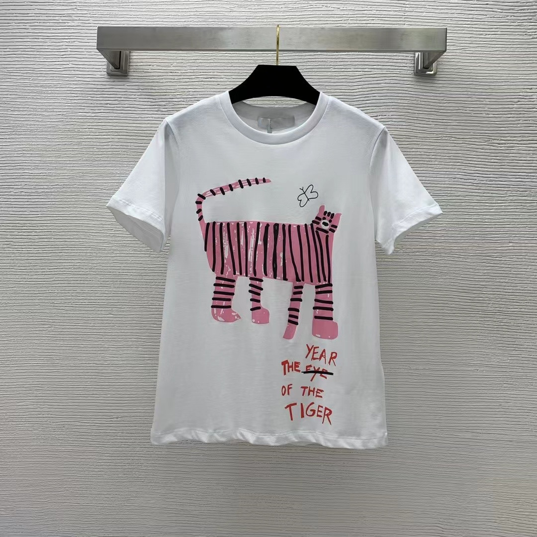 Milan Runway Tops 2022 Spring Summer O Neck Short Sleeve Print Designer Tees Brand Same Style T-Shirt 0429-1, White
Milan Runway Tops 2022 Spring Summer O Neck Short Sleeve Print Designer Tees Brand Same Style T-Shirt 0429-1, White