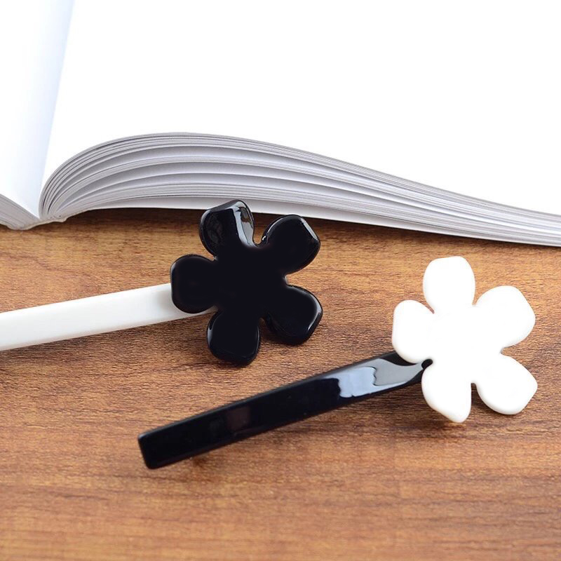 Party gifts fashion black and white acrylic flower hair clips side clip popular headdress accessories