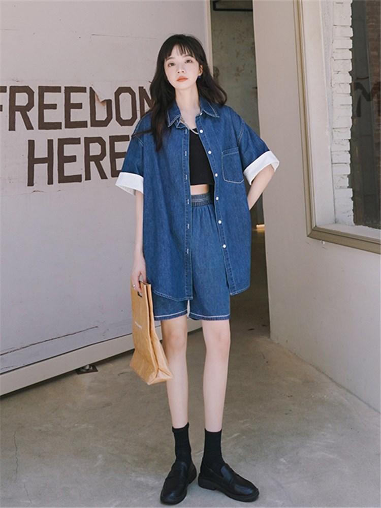 Women' Tracksuits Denim Shirt Shorts Two Piece Set 2022 Summer Women Short Sleeve Vintage Korean Style Elegant Loose Shirts High Waist Jean, Denim blue
Women' Tracksuits Denim Shirt Shorts Two Piece Set 2022 Summer Women Short Sleeve Vintage Korean Style Elegant Loose Shirts High Waist Jean, Denim blue