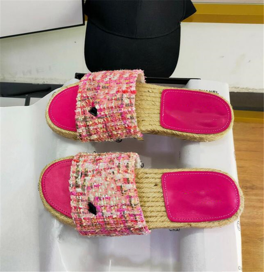 Fashion Women's Casual slippers Beach slippers TOP quality Real Leather shoes female Classic design flip flops ladies comfortable open toed Sandals C42117
Fashion Women's Casual slippers Beach slippers TOP quality Real Leather shoes female Classic design flip flops ladies comfortable open toed Sandals C42117