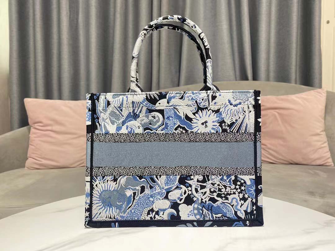 Luxury Designers Top Original Totes Bags Light Grey Tiger Embroidery BOOK Handbag TOTE Women's Classic Handle Laptop Large Capacity Shopping Bag Commuting Canvas, Color 38
Luxury Designers Top Original Totes Bags Light Grey Tiger Embroidery BOOK Handbag TOTE Women's Classic Handle Laptop Large Capacity Shopping Bag Commuting Canvas, Color 38