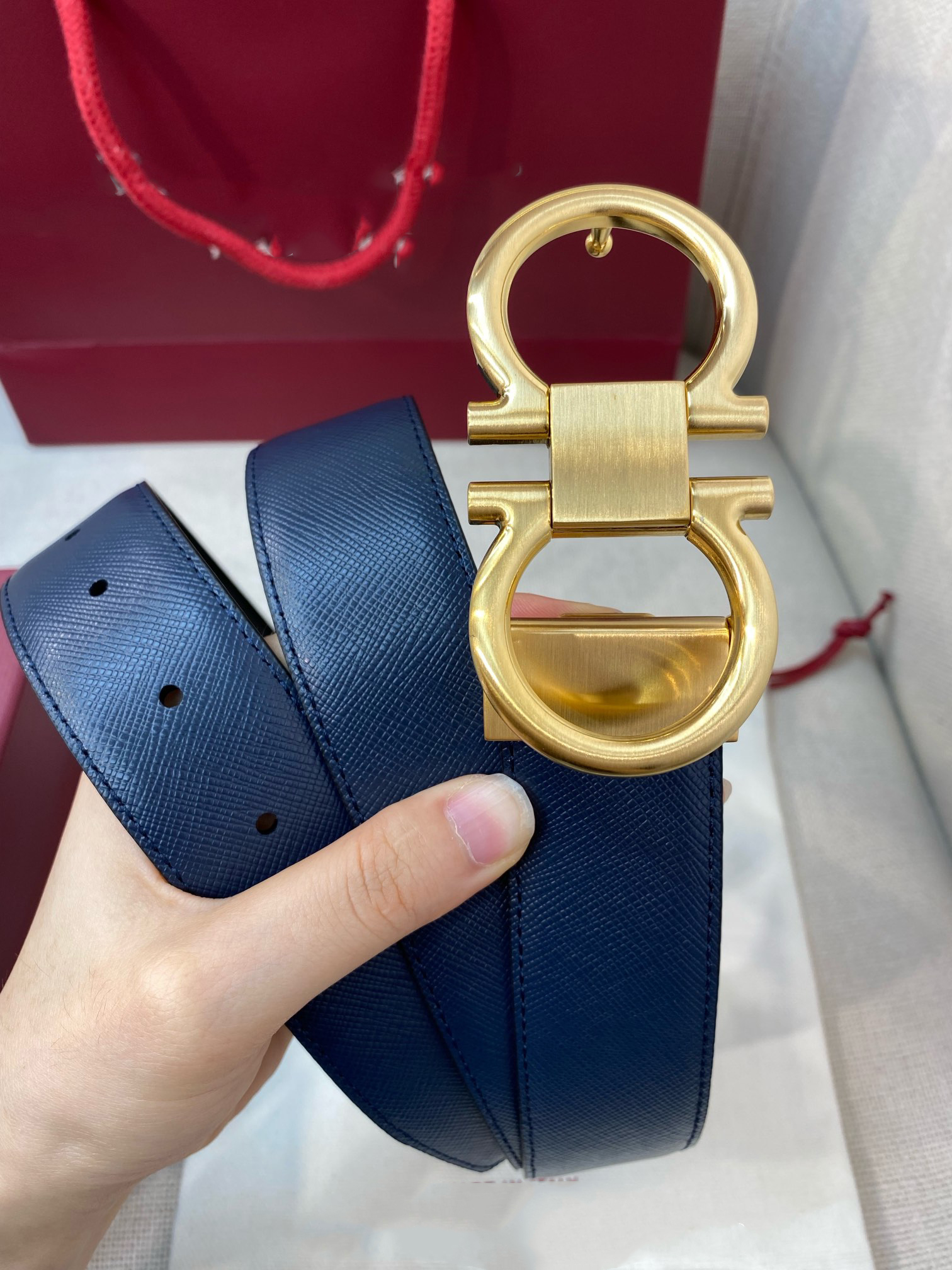 Top quality male and female belt designer luxury fashion classic can be matched with formal casual with box size 3.5cm 456113, Black
Top quality male and female belt designer luxury fashion classic can be matched with formal casual with box size 3.5cm 456113, Black