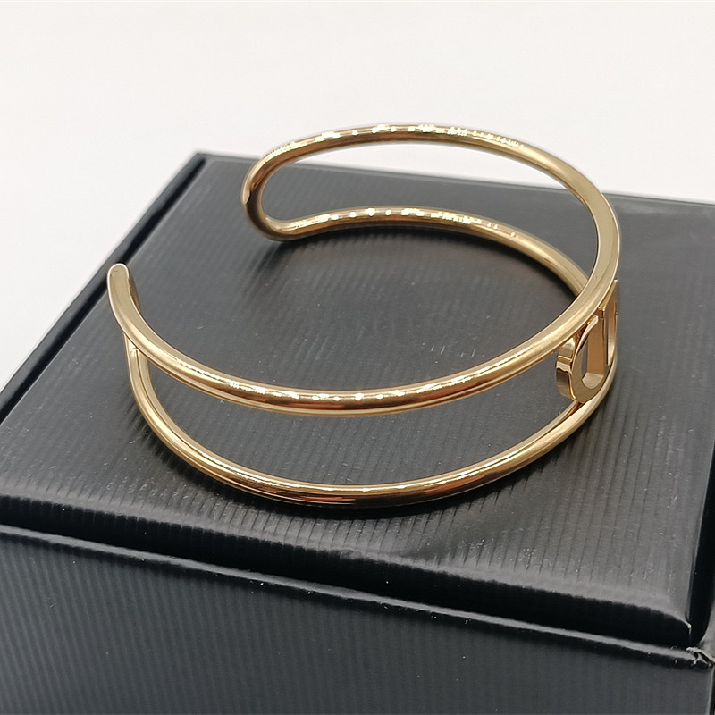 2022 fashion gold-plated design does not fade Bangle men and women Bracelets jewelry luxury fashion send lover engagement gift party
2022 fashion gold-plated design does not fade Bangle men and women Bracelets jewelry luxury fashion send lover engagement gift party