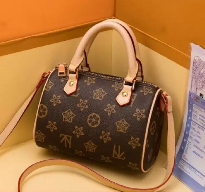 Fashion Tote Designers Evening Bags Women Messenger Travel bag Classic Style bags Shoulder Lady Totes handbags 30cm With key lock Speedy Handbag A1, Brown flower
Fashion Tote Designers Evening Bags Women Messenger Travel bag Classic Style bags Shoulder Lady Totes handbags 30cm With key lock Speedy Handbag A1, Brown flower