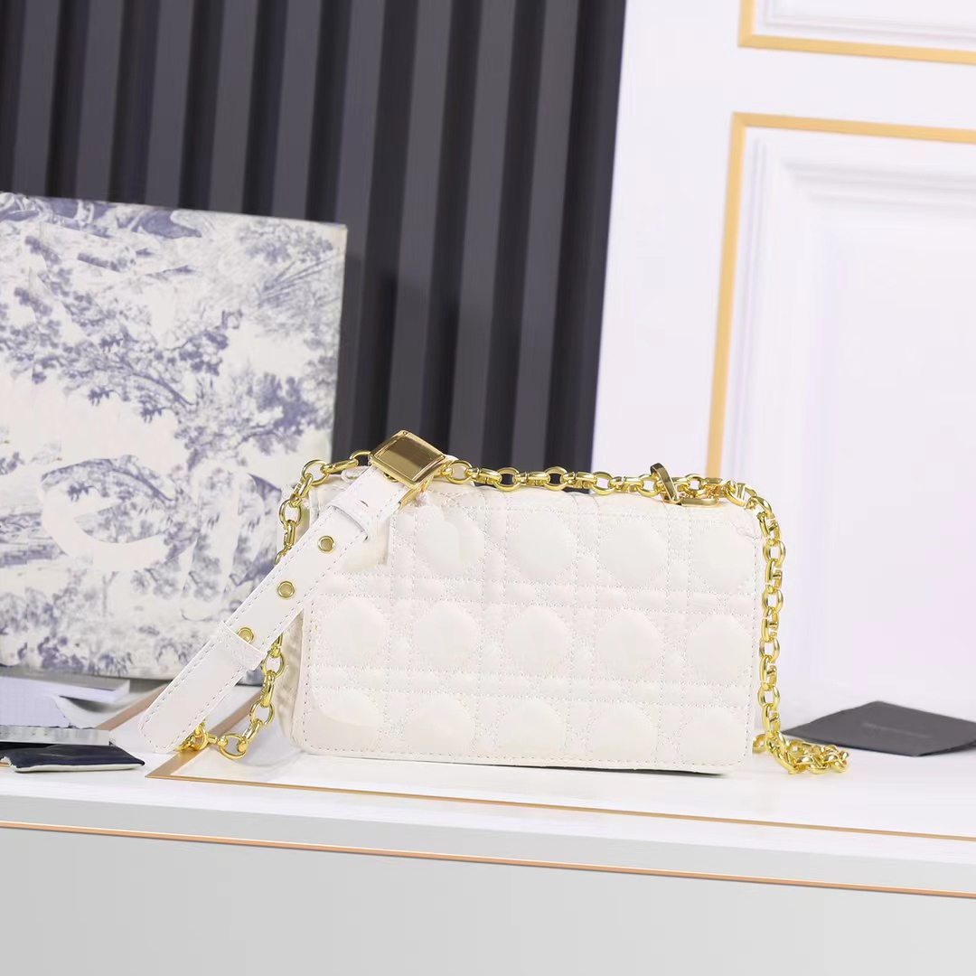 3A top quality Women's handbags M9241 Luxury Designer bags purse Soft leather rattan fashion Shoulder bags cross body bag wallet size 20x12x7cm, Gift box
3A top quality Women's handbags M9241 Luxury Designer bags purse Soft leather rattan fashion Shoulder bags cross body bag wallet size 20x12x7cm, Gift box