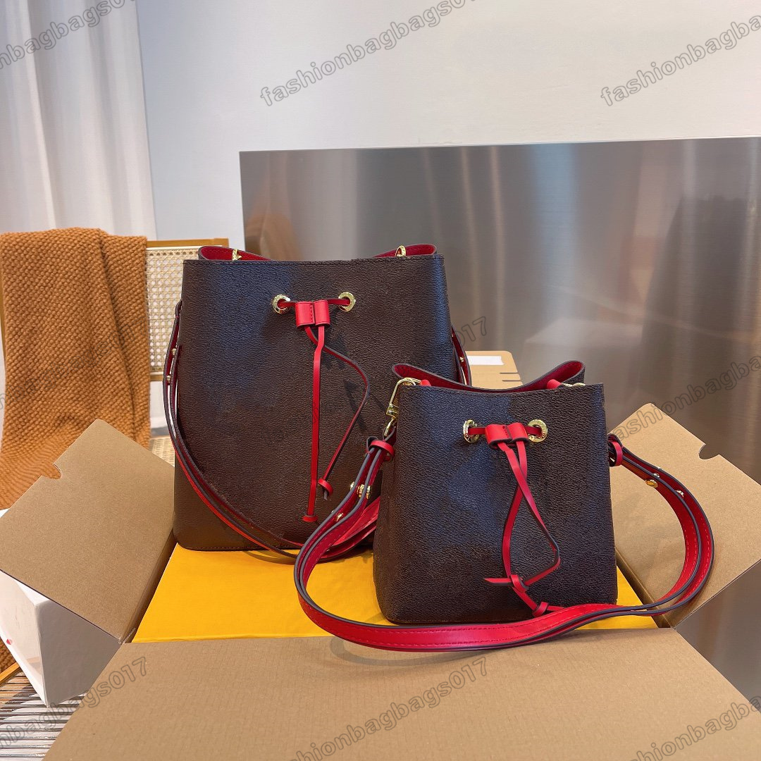 New NEONOE Bucket Bag Four Color Black/Brown/Pink/Red leather trim Monograms Women Shoulder Bags M44887 Neo Noe Hobo Drawstring Cross Body Totes
New NEONOE Bucket Bag Four Color Black/Brown/Pink/Red leather trim Monograms Women Shoulder Bags M44887 Neo Noe Hobo Drawstring Cross Body Totes