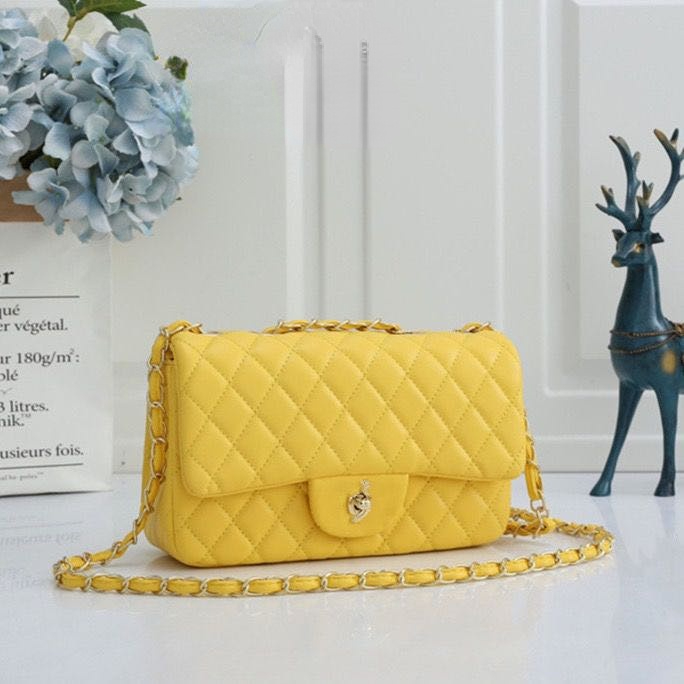 2022 new bag OP82 Europe and the United States fashion diamond lock square bag classic single shoulder crossbody network red explosion axillary package, Other model
2022 new bag OP82 Europe and the United States fashion diamond lock square bag classic single shoulder crossbody network red explosion axillary package, Other model