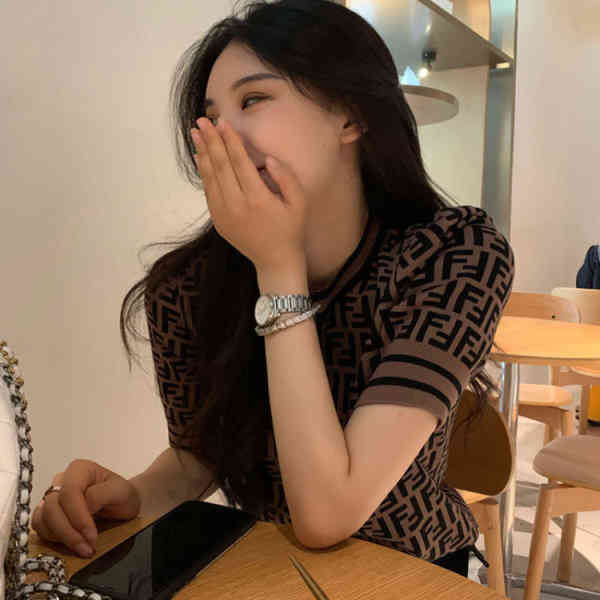 2022 Summer New Knitwear Short Sleeve Women Slim Fit Versatile Thin Letter Bottomed T-shirt Ins Fashion Top Women, Brown
2022 Summer New Knitwear Short Sleeve Women Slim Fit Versatile Thin Letter Bottomed T-shirt Ins Fashion Top Women, Brown