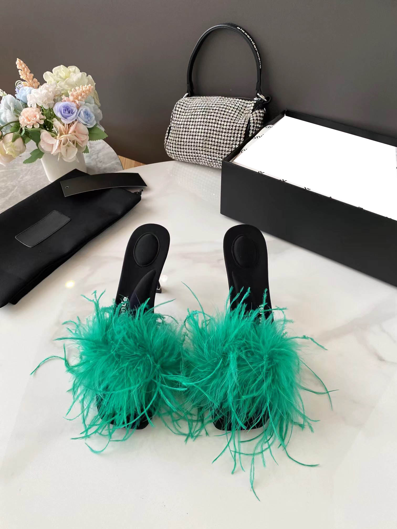 High heel slippers designer luxury quality square toe satin mules summer fashion outdoor sandals ladies wedding shoes 8cm large size 35-43, Red
High heel slippers designer luxury quality square toe satin mules summer fashion outdoor sandals ladies wedding shoes 8cm large size 35-43, Red