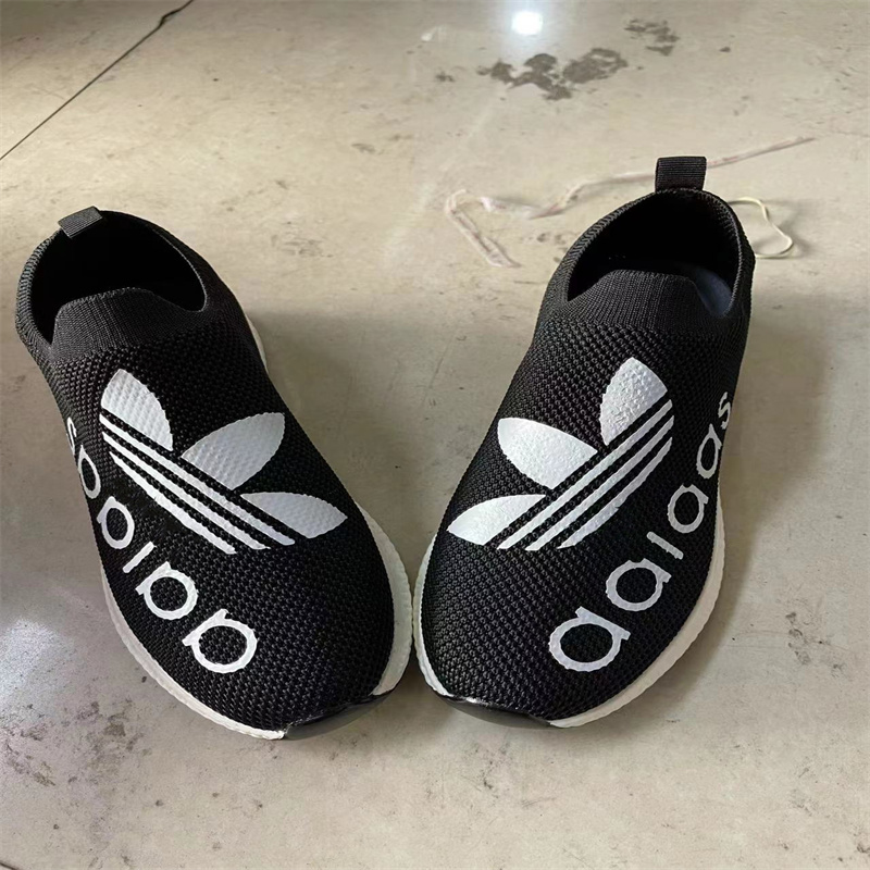 2022 Luxury Top Fashion Designer Sneakers Breathable Shoes and Summer Outdoor Floor Slippers Ladies Alphabet Denim Classic Ladies Running Shoes Size 35-45, Red 
2022 Luxury Top Fashion Designer Sneakers Breathable Shoes and Summer Outdoor Floor Slippers Ladies Alphabet Denim Classic Ladies Running Shoes Size 35-45, Red