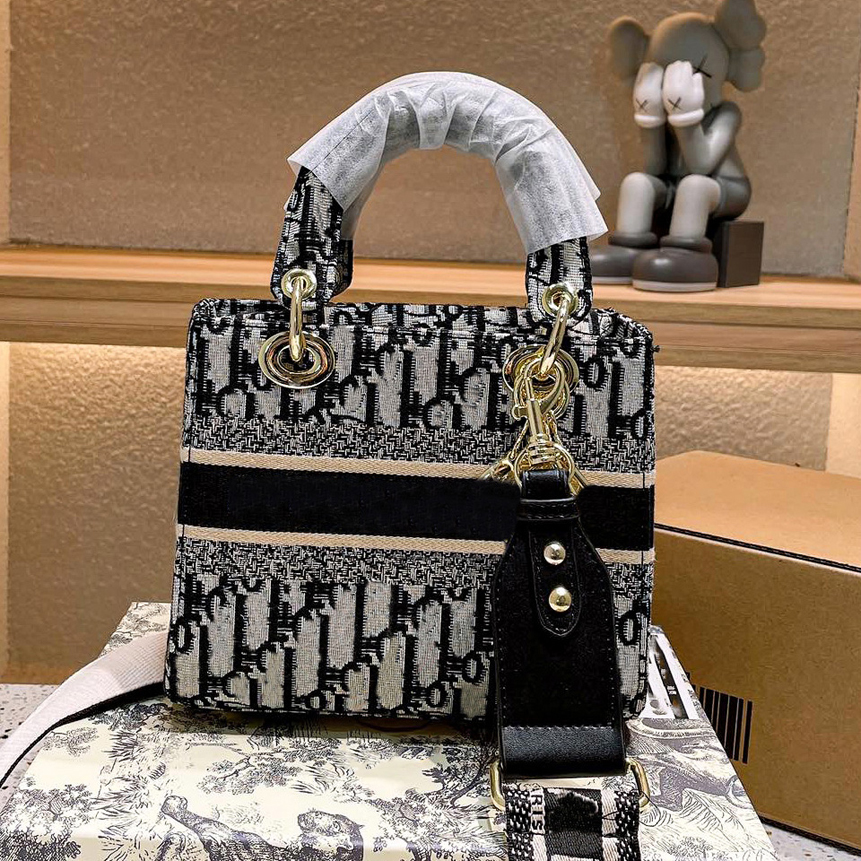 Fashion Re-Edition Nylon Designer Bags For Woman Luxury Handbag Men Lady Womens 2022 Crossbody Tote Hobo Shoulder purse Handbags Bag Wallet Backpak 10, Make up the difference
Fashion Re-Edition Nylon Designer Bags For Woman Luxury Handbag Men Lady Womens 2022 Crossbody Tote Hobo Shoulder purse Handbags Bag Wallet Backpak 10, Make up the difference