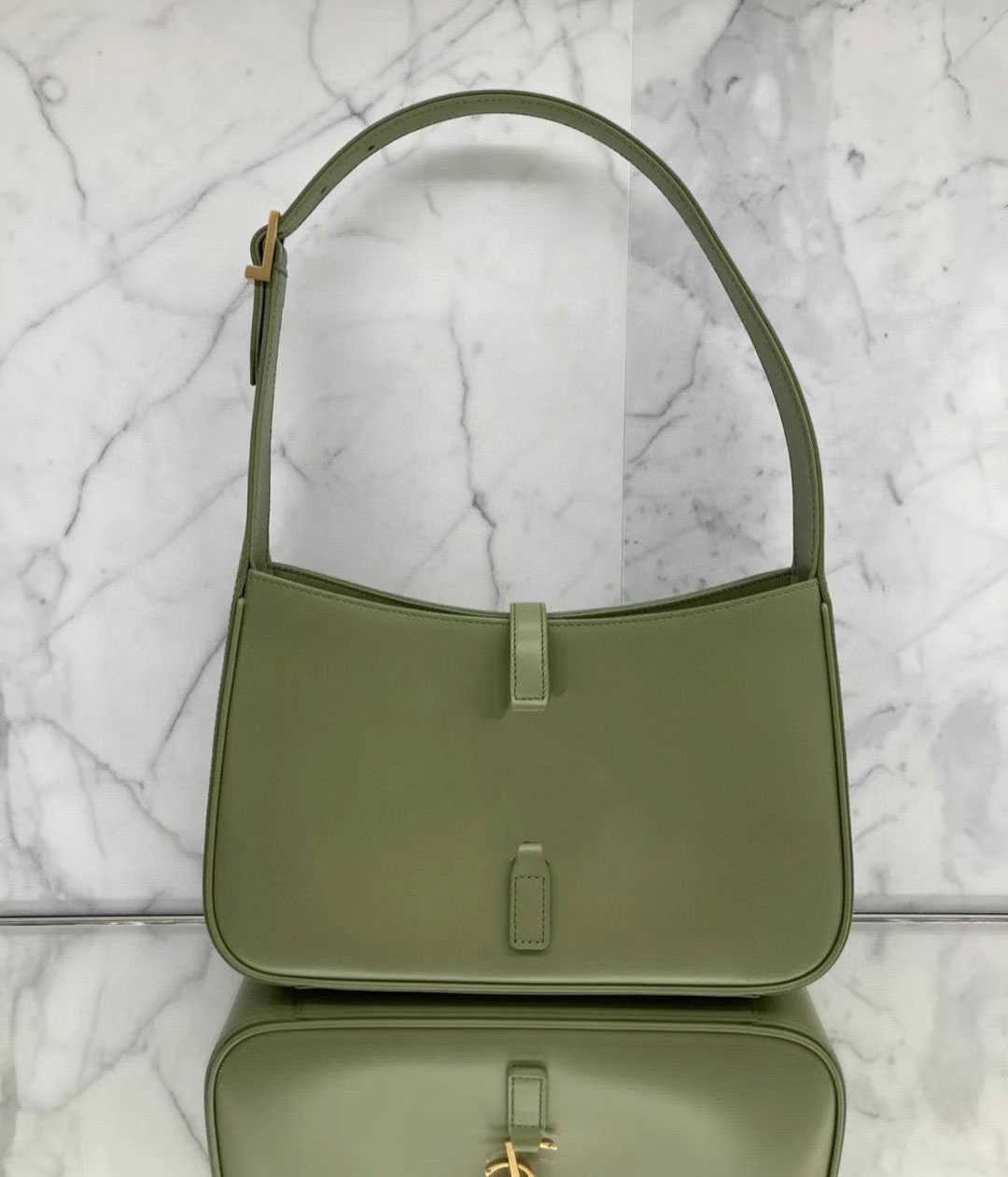 2022 Top Designer Ladies Bags New Underarm Frosted Suede Shoulder Bag Adjustable Straps Luxury Handheld
2022 Top Designer Ladies Bags New Underarm Frosted Suede Shoulder Bag Adjustable Straps Luxury Handheld