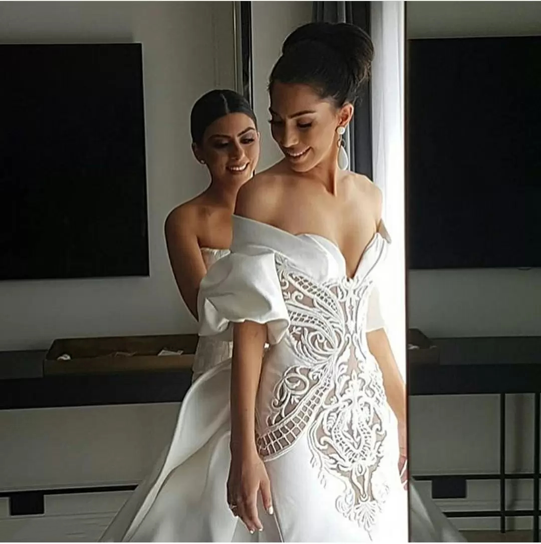 2022 Chic Satin Mermaid Wedding Dresses Off The Shoulder Short Sleeves Appliques Lace Long Train Wedding Gowns Sexy Chapel Church Bridal Dress