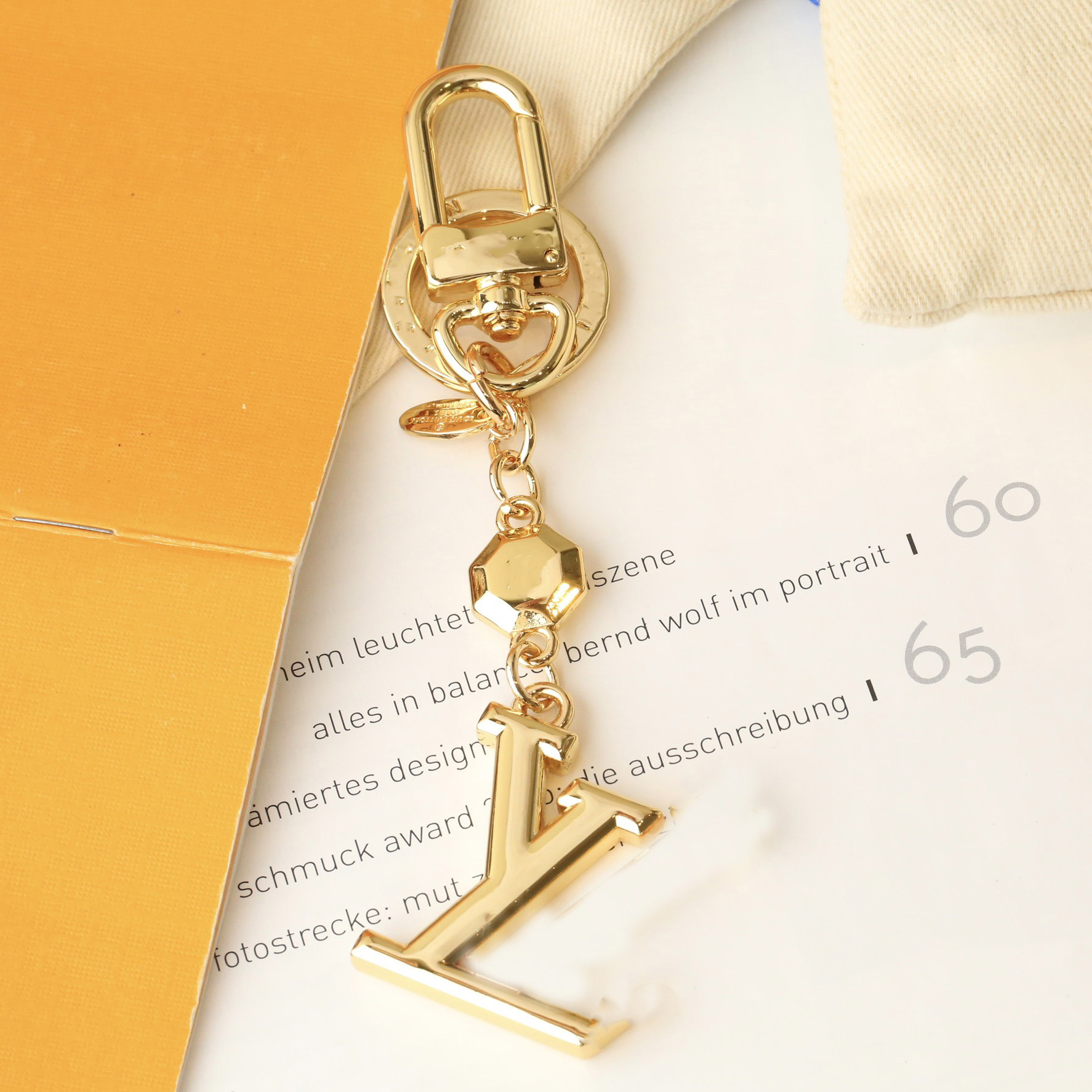 Gold Stainless Steel Keychain Designer Key Chain Buckle lovers Car Handmade Keychains Men Women Bag Pendant Accessories with box
Gold Stainless Steel Keychain Designer Key Chain Buckle lovers Car Handmade Keychains Men Women Bag Pendant Accessories with box