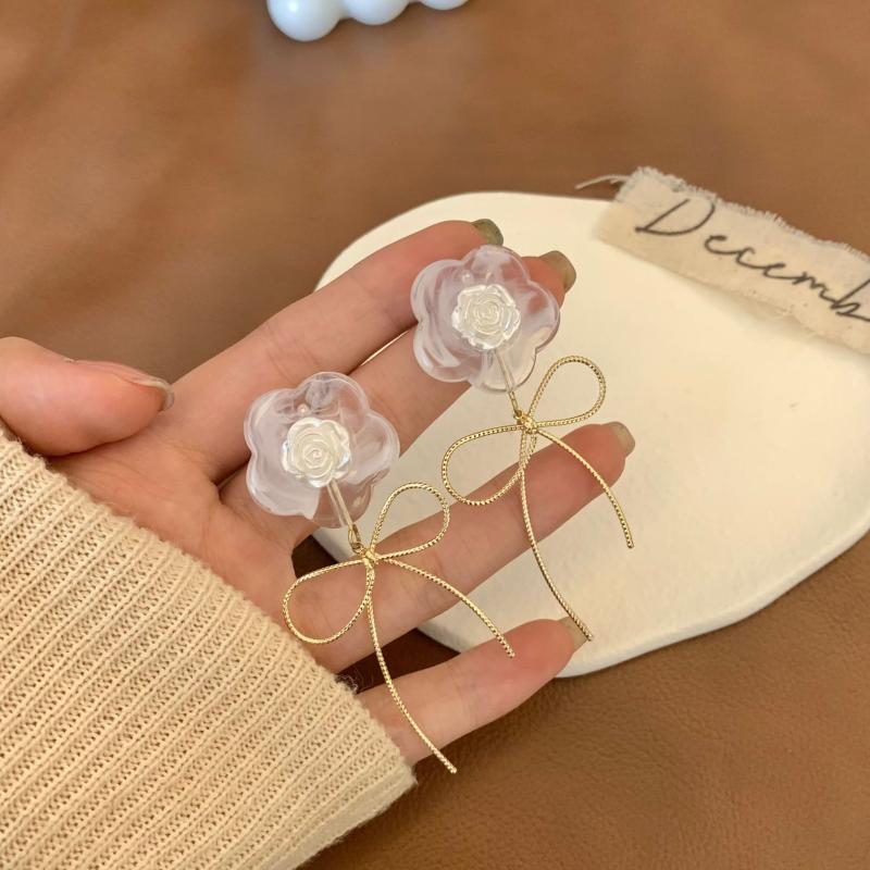 Clip-on & Screw Back Retro Fairy Cute Resin White Flower Clip On Earrings No Piercing Korean Gold Color Hollow Big Bow Long Ear ClipsClip-on
Clip-on & Screw Back Retro Fairy Cute Resin White Flower Clip On Earrings No Piercing Korean Gold Color Hollow Big Bow Long Ear ClipsClip-on