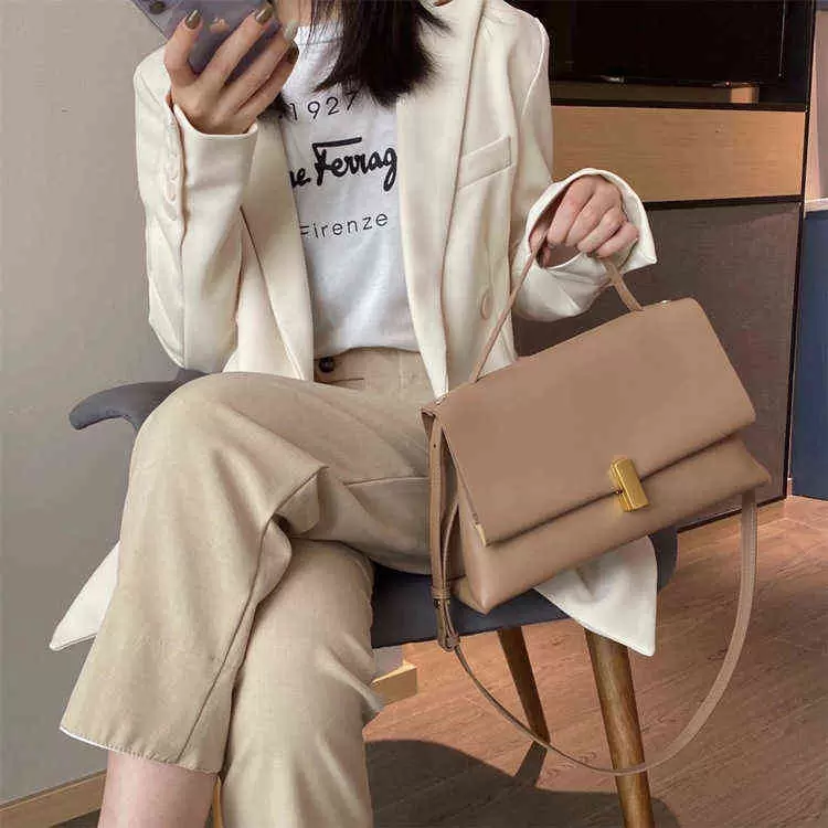 Briefcases Women's in Autumn and Winter Cowhide Msenger Single Shoulder Busins Hand, Postman with Large Bag Quantity Is
Briefcases Women's in Autumn and Winter Cowhide Msenger Single Shoulder Busins Hand, Postman with Large Bag Quantity Is