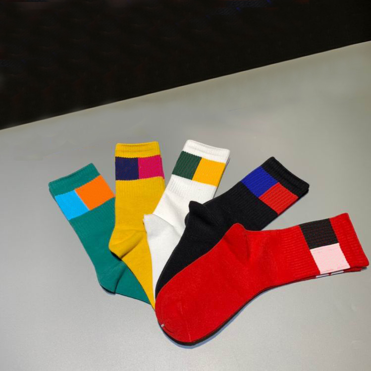 Designer Mens Womens Socks Five Pair Luxe Sports Winter Mesh Letter Printed Sock Embroidery Cotton Man Woman With Box
Designer Mens Womens Socks Five Pair Luxe Sports Winter Mesh Letter Printed Sock Embroidery Cotton Man Woman With Box