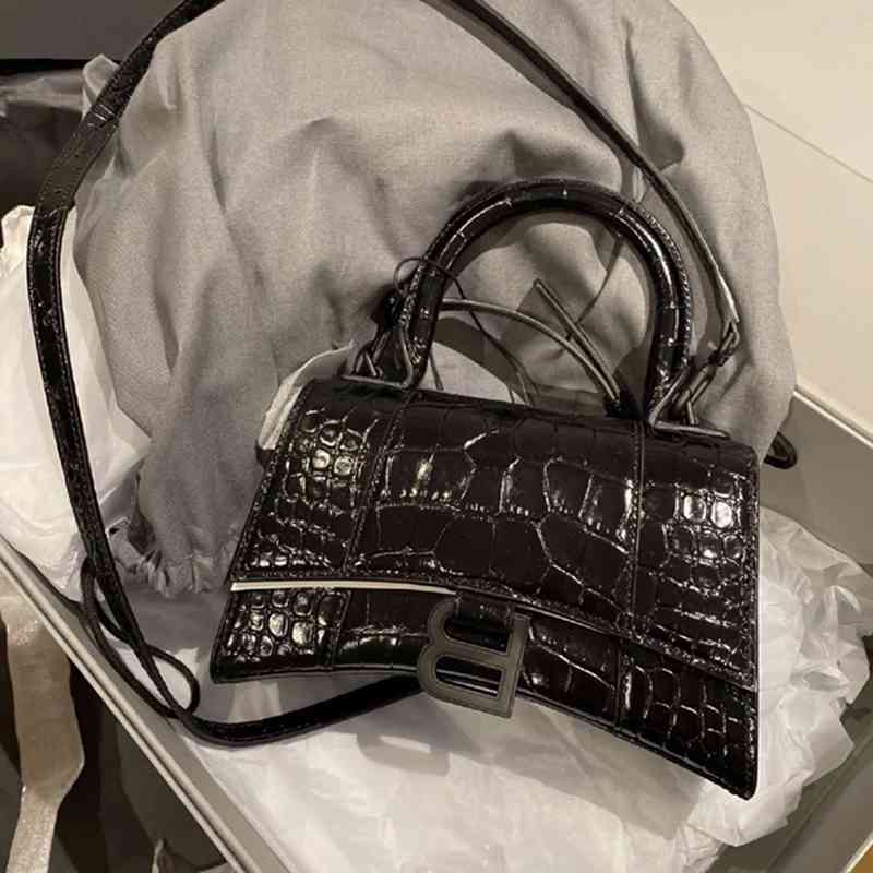 Balencaigabag b 2022 Handbags Designer Family Bag Hourglass Cowhide Crocodile Pattern Fashion Trend Versatile One Shoulder Messenger HXYT, Black 23cm black button crocodile 
Balencaigabag b 2022 Handbags Designer Family Bag Hourglass Cowhide Crocodile Pattern Fashion Trend Versatile One Shoulder Messenger HXYT, Black 23cm black button crocodile