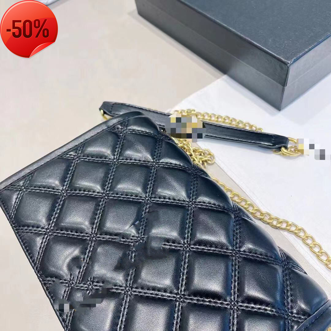 Designer Bags 2022 New Sheep Texture Women's Lingge Chain Nether Red Same Versatile Premium Tote, Black
Designer Bags 2022 New Sheep Texture Women's Lingge Chain Nether Red Same Versatile Premium Tote, Black