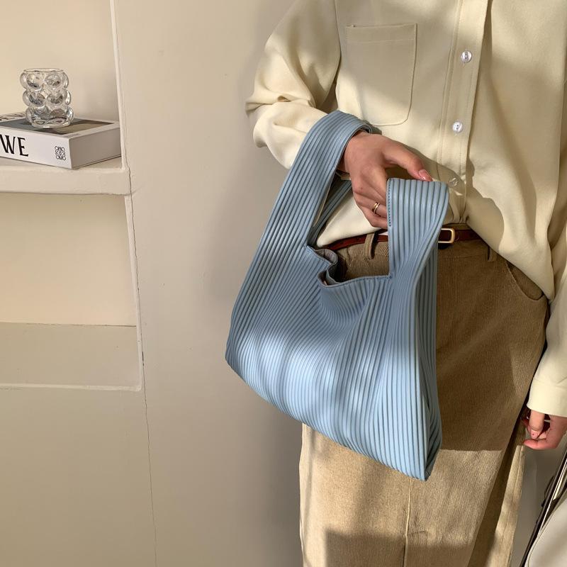 Evening Bags Top Quality Net Red Bag Stripe Solid Color Lady Handbag Designer Leather Women's Fashion Armpit BagEvening, White
Evening Bags Top Quality Net Red Bag Stripe Solid Color Lady Handbag Designer Leather Women's Fashion Armpit BagEvening, White