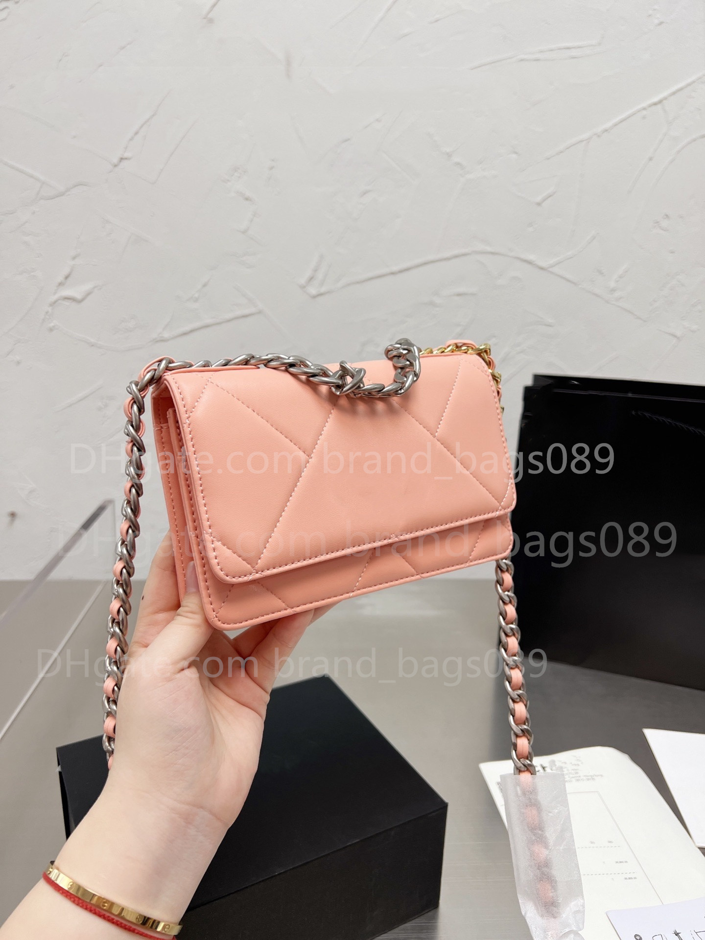 Fashion 19 WOC Leather Designer Bags For Woman Luxury Handbag Womens 2022 Crossbody Shoulder bag Hobo wholesale Handbags Bag Wallet, No box
Fashion 19 WOC Leather Designer Bags For Woman Luxury Handbag Womens 2022 Crossbody Shoulder bag Hobo wholesale Handbags Bag Wallet, No box