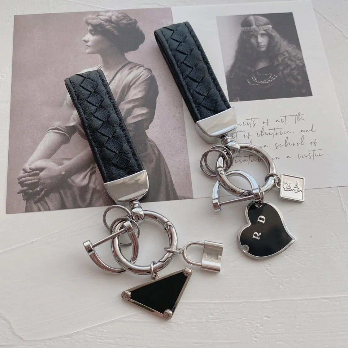 Trendy keychain non fading triangle high-end leather Keychains buckle car pendant key
Trendy keychain non fading triangle high-end leather Keychains buckle car pendant key