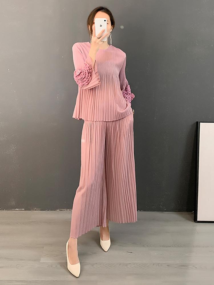 Women's Two Piece Pants Pleated 3D Appliques Petal Sleeve Add Beads Tops Causal Wide Leg Women Designer Fashion SetsWomen's, Black
Women's Two Piece Pants Pleated 3D Appliques Petal Sleeve Add Beads Tops Causal Wide Leg Women Designer Fashion SetsWomen's, Black