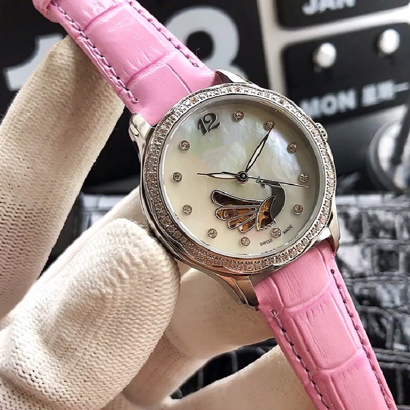 Boutique women's watch 32mm mechanical movement 316 stainless steel shell leather with highstrength glass mirror fashion personality With Box watchs High Quality, 3#
Boutique women's watch 32mm mechanical movement 316 stainless steel shell leather with highstrength glass mirror fashion personality With Box watchs High Quality, 3#