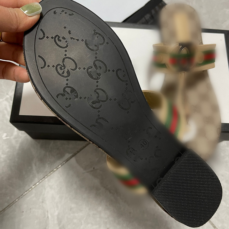 Designer flip flops slippers womens slides sandals men Luxury shoes summer beach slide flat platform flower women sneakers laether rubber sandal
Designer flip flops slippers womens slides sandals men Luxury shoes summer beach slide flat platform flower women sneakers laether rubber sandal