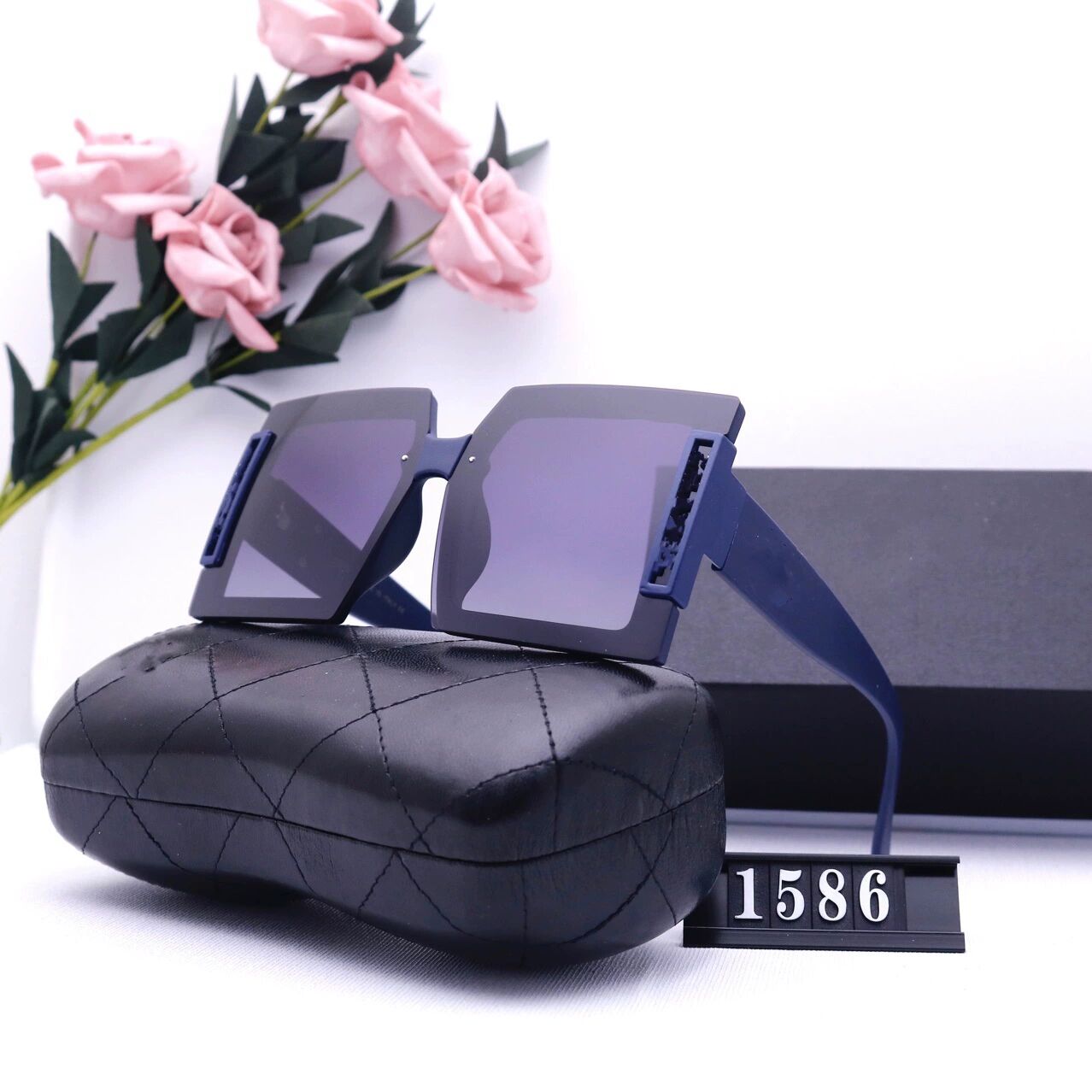 Designer Sunglasses Fashion Summer Beach Glasses side Frame Letter Design for Man Woman 5 cocolur Optional High Quality
Designer Sunglasses Fashion Summer Beach Glasses side Frame Letter Design for Man Woman 5 cocolur Optional High Quality