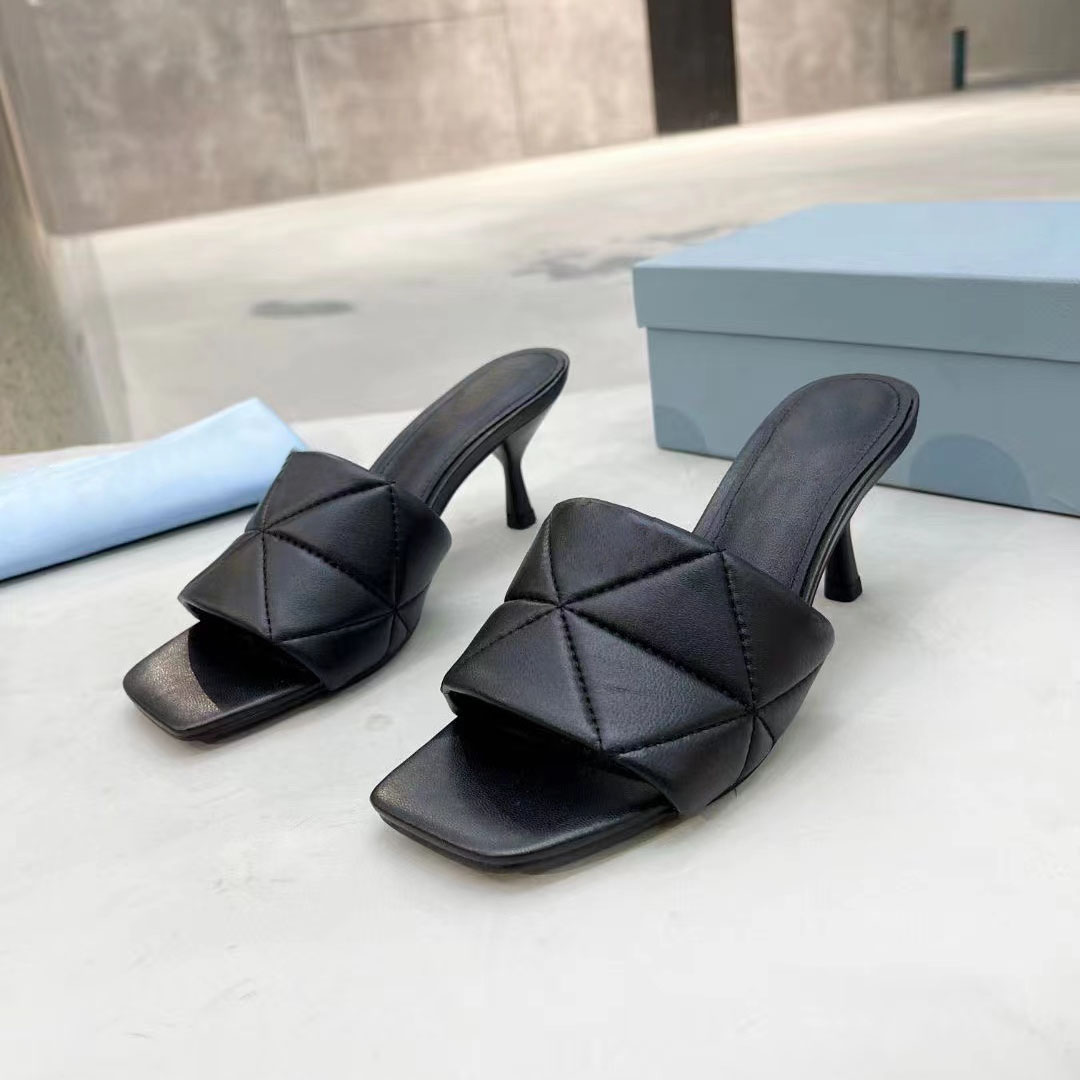 Newest with box women fashion slippers slides summer flat slipper trendy leather rubber sandal beach slide US, Black
Newest with box women fashion slippers slides summer flat slipper trendy leather rubber sandal beach slide US, Black
