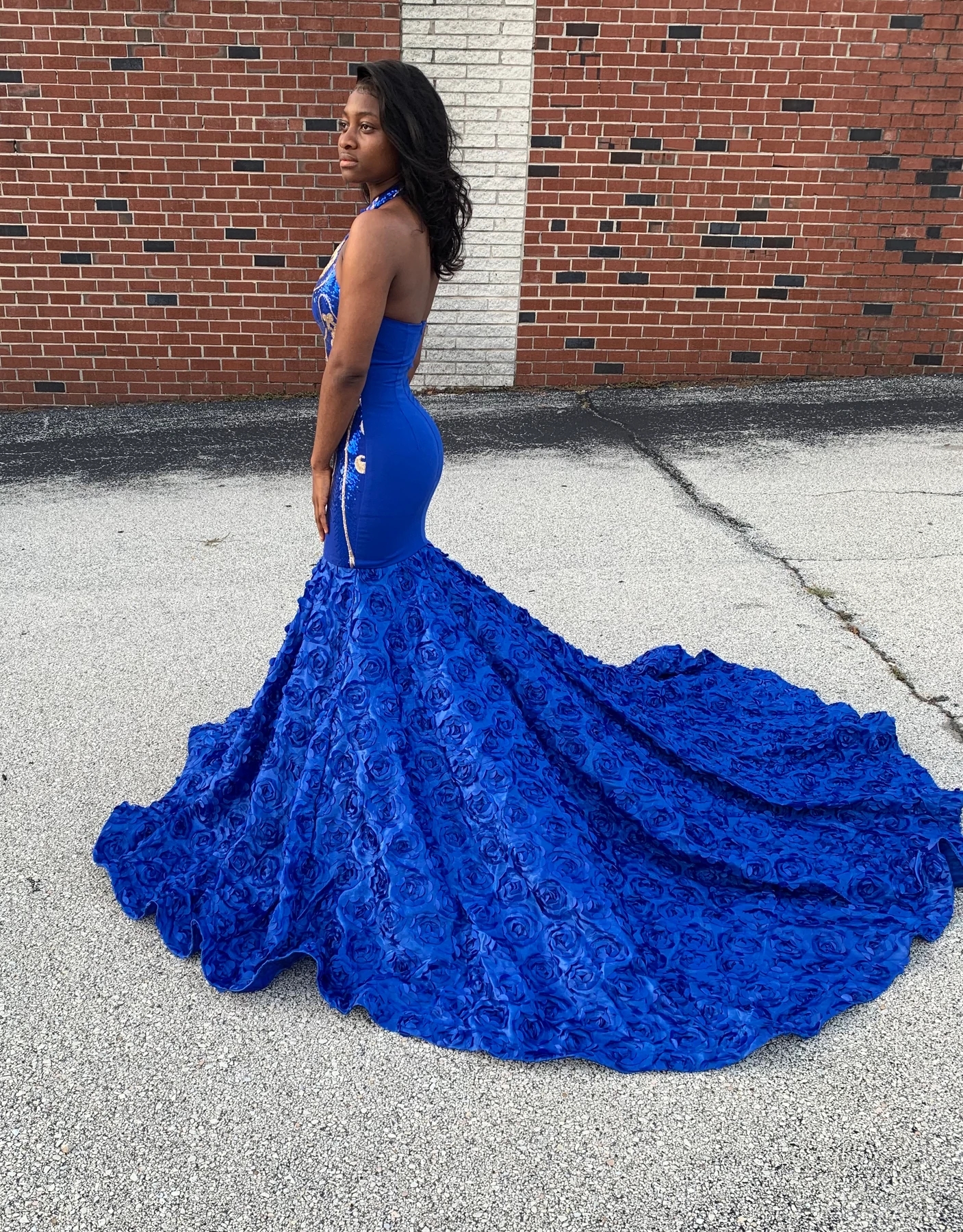 Plus Size Royal Blue Evening Dresses African 2022 Halter Neck Backless Trumpet Prom Dress Black Girls Gold Sequin Formal Party Dubai Arabic Robes De S