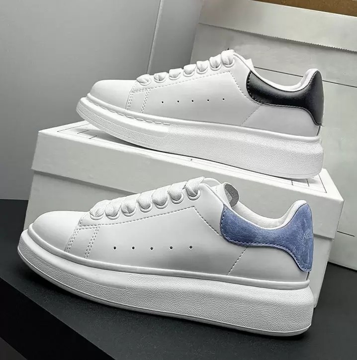 Perfect Brands White Black Leather Sneakers Shoes Chunky Rubber Outsole Women Men Low-top Soft Calfskin Sports Treaded Rubber Couple Trainers35-46
Perfect Brands White Black Leather Sneakers Shoes Chunky Rubber Outsole Women Men Low-top Soft Calfskin Sports Treaded Rubber Couple Trainers35-46