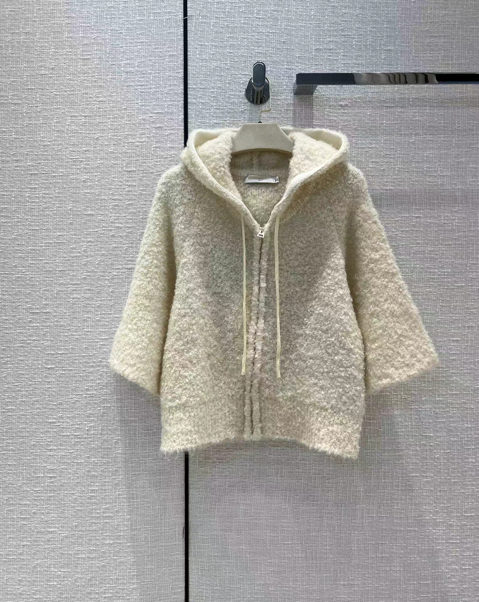2022 New Autumn Winter Milan Runway Sweaters Hooded Long Sleeve Women' Sweater High End Jacquard Designer Sweater 0826-7, Picture color
2022 New Autumn Winter Milan Runway Sweaters Hooded Long Sleeve Women' Sweater High End Jacquard Designer Sweater 0826-7, Picture color
